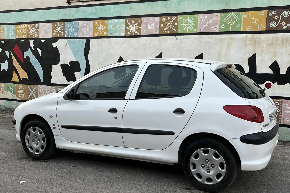 پژو،  206