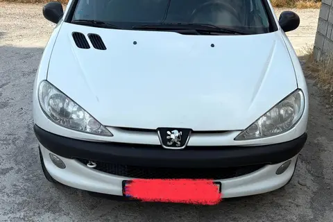 پژو، 206