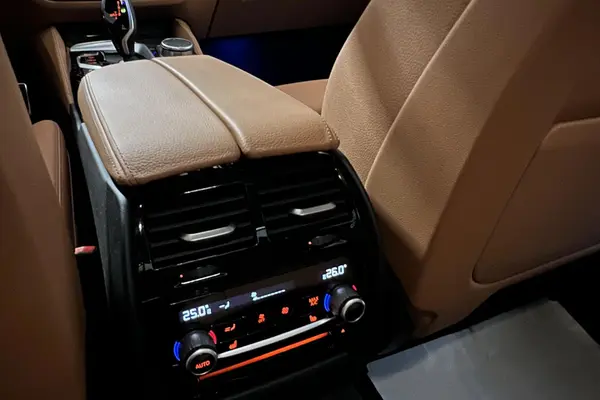 ب ام و، سری 5 سدان