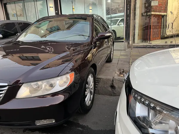 هیوندای، آزرا (گرنجور)