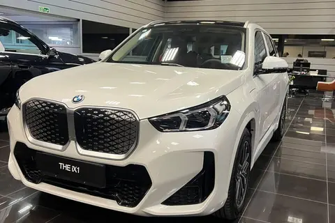 ب ام و، iX1