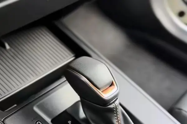 تویوتا، کرولا کراس هیبرید