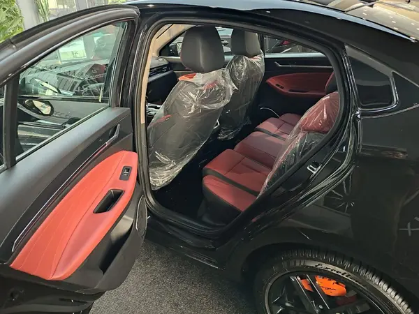 فونیکس، آریزو 6 جی تی (Z6 GT)