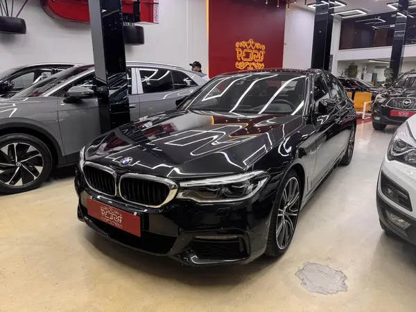 ب ام و، سری 5 سدان