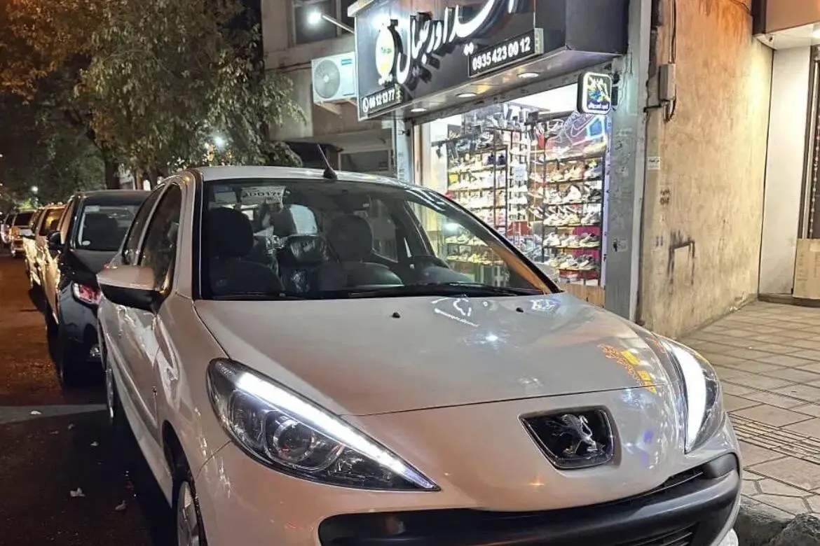 پژو،  207