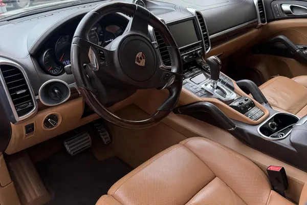 پورشه، کاین