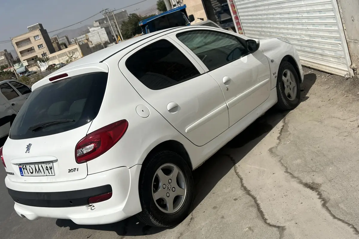 پژو،  207