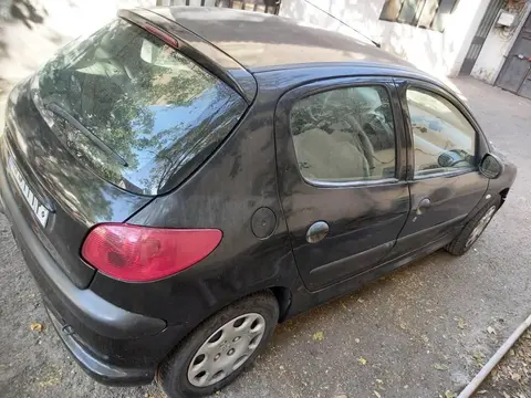 پژو، 206