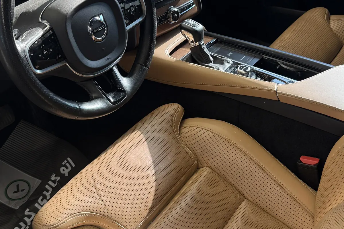 ولوو،  XC90