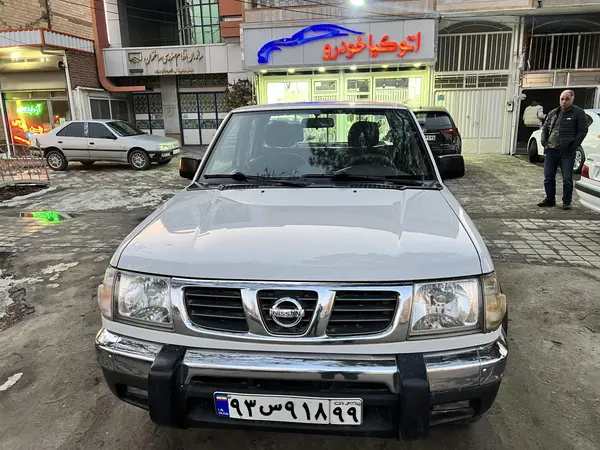 نیسان، پیکاپ دو کابین