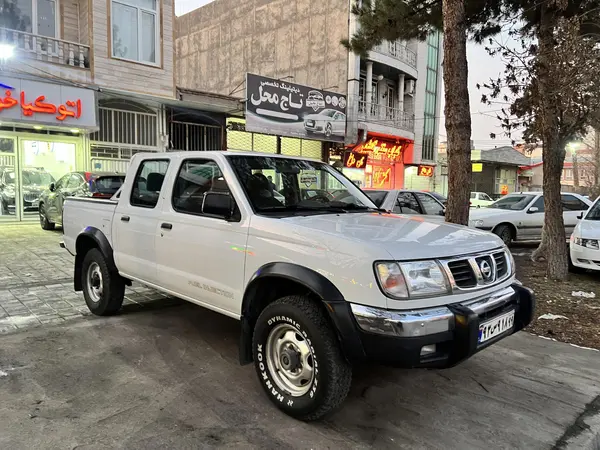 نیسان، پیکاپ دو کابین