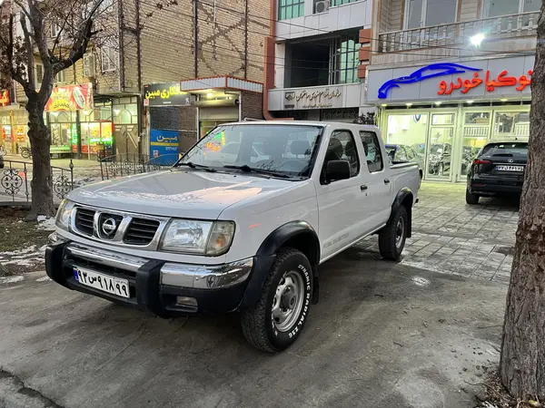 نیسان، پیکاپ دو کابین