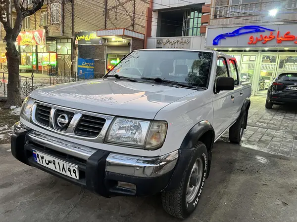 نیسان، پیکاپ دو کابین