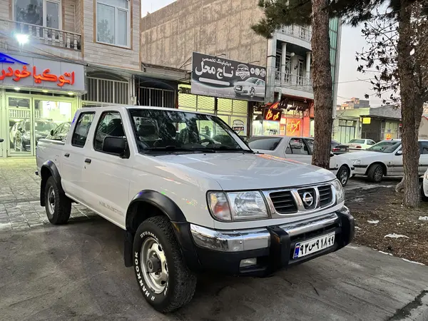 نیسان، پیکاپ دو کابین