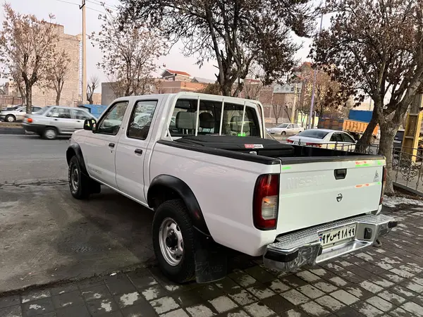 نیسان، پیکاپ دو کابین