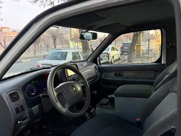 نیسان، پیکاپ دو کابین