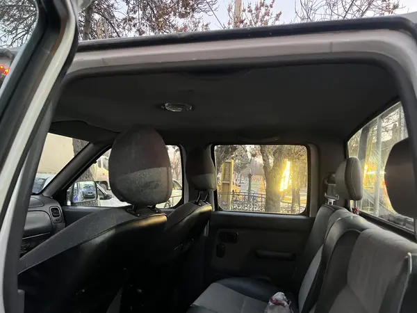 نیسان، پیکاپ دو کابین