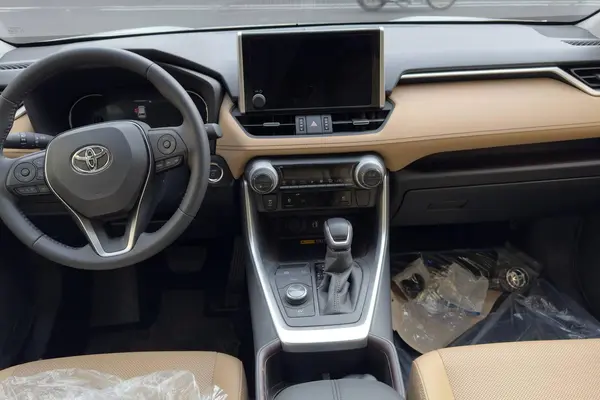 تویوتا، راوفور هیبرید