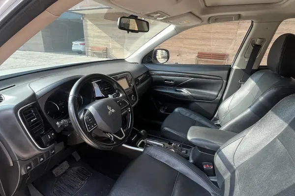 میتسوبیشی، اوتلندر