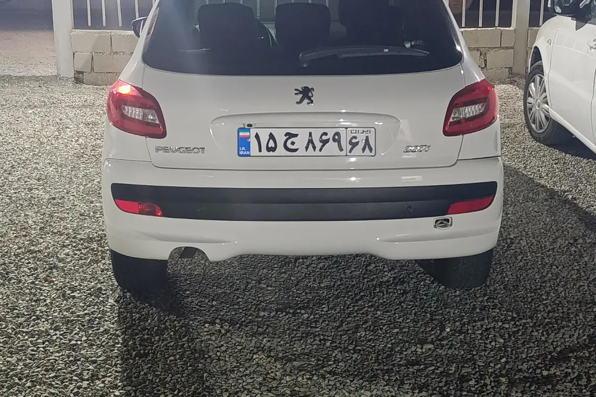 پژو،  207