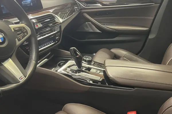 ب ام و، سری 5 سدان