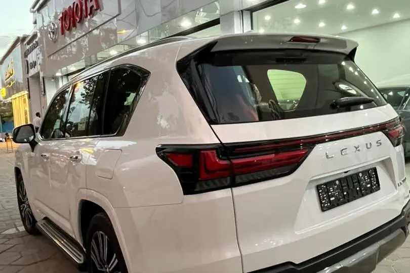 لکسوس،  LX