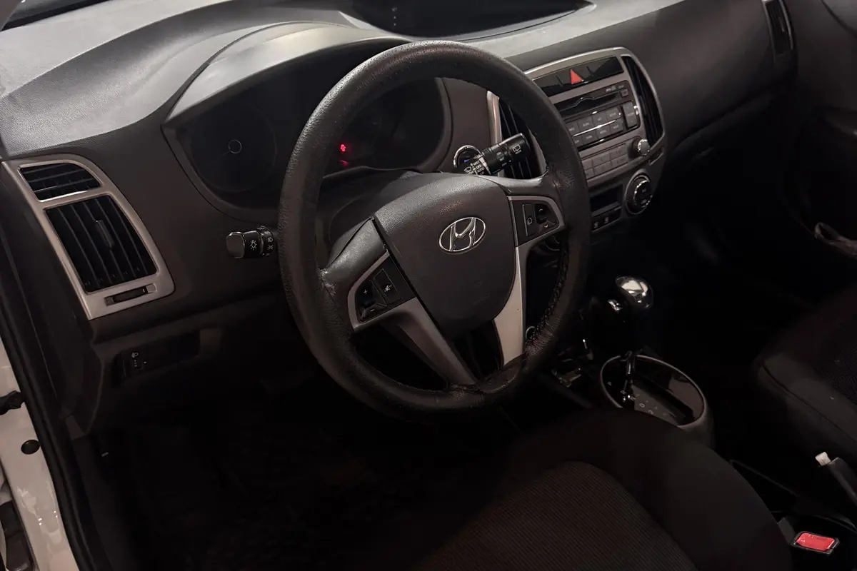 هیوندای،  i20