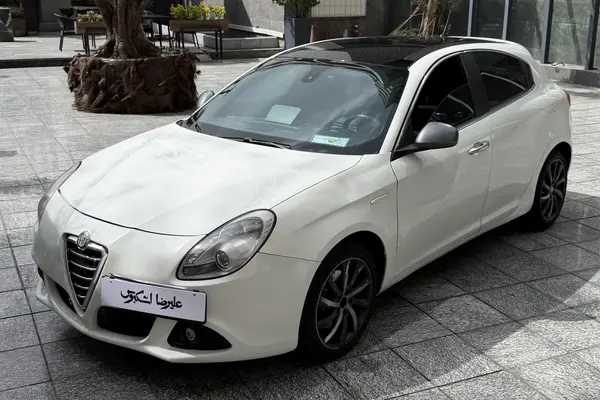 آلفارومئو، جولیتا