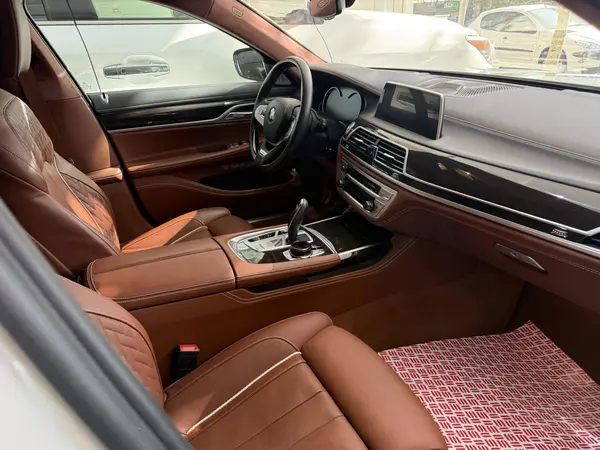 ب ام و، سری 7