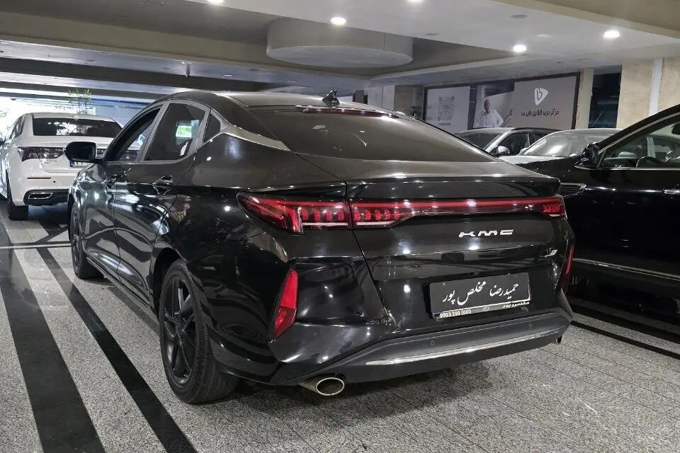 کی ام سی،  J7