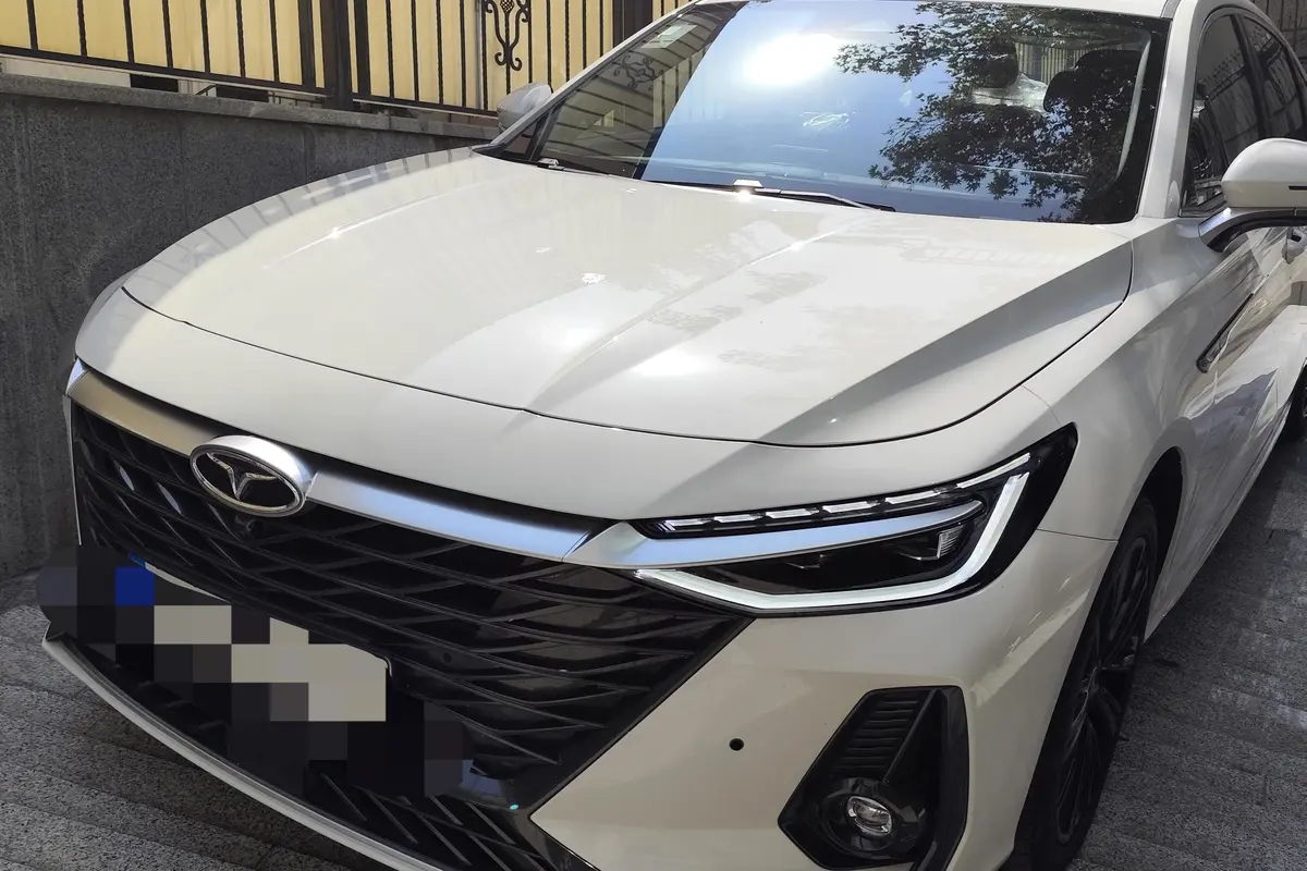 فونیکس،  آریزو 8 (Z8)
