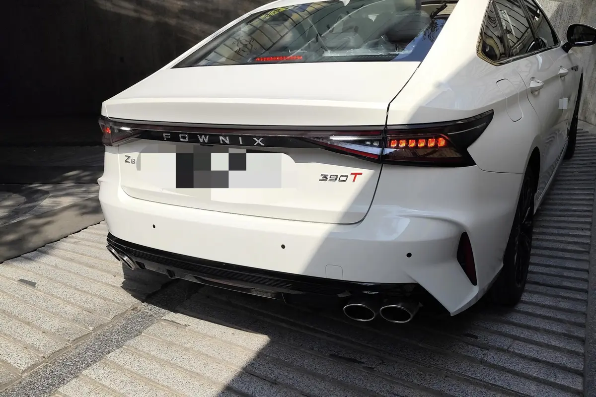 فونیکس،  آریزو 8 (Z8)