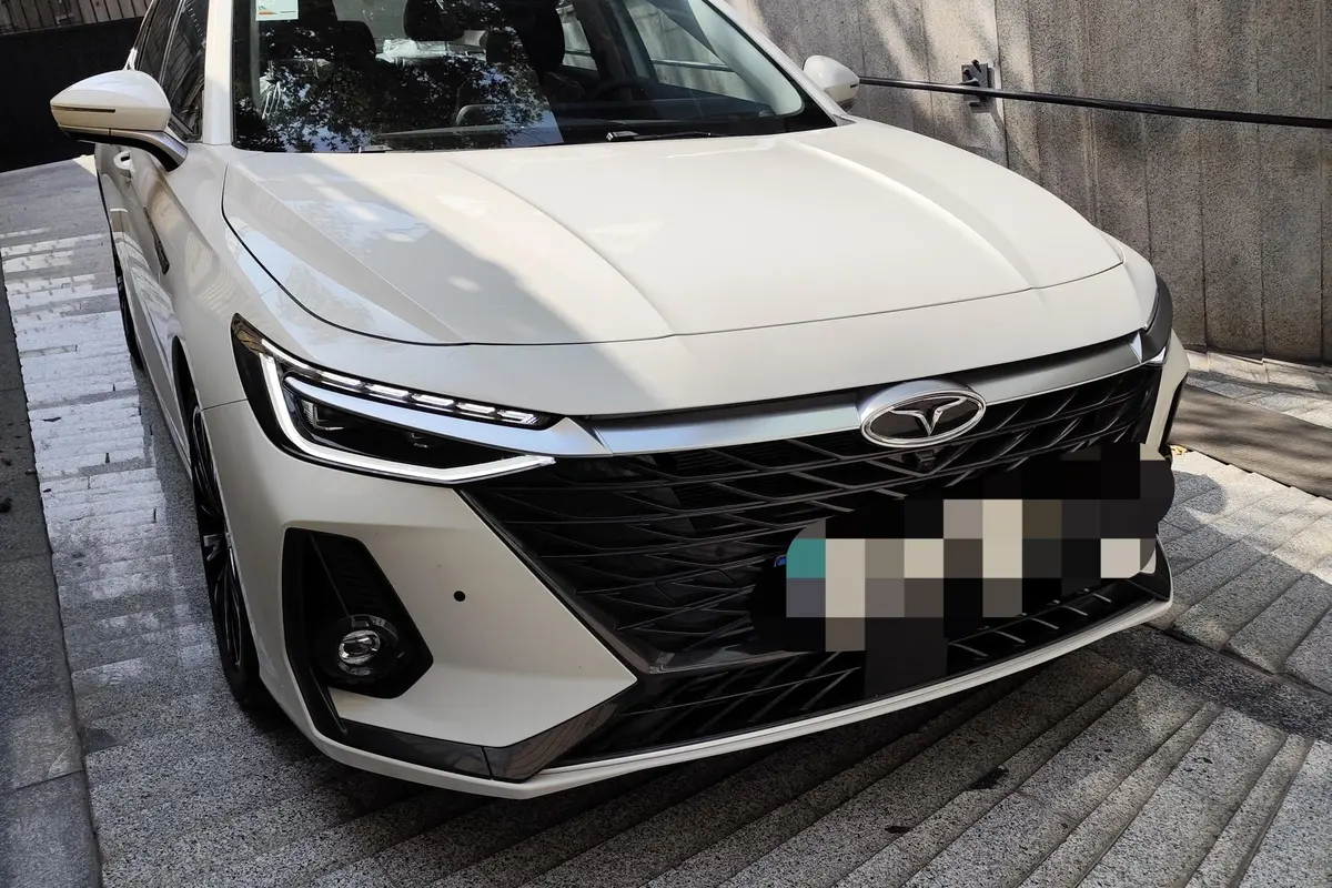 فونیکس،  آریزو 8 (Z8)