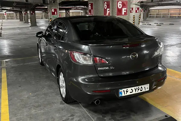 مزدا، 3 نیو صندوق دار