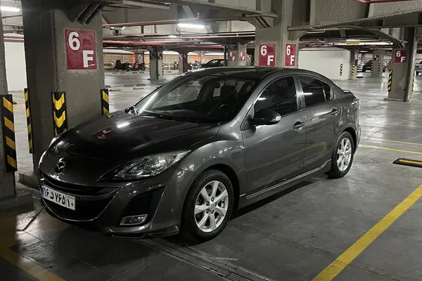 مزدا، 3 نیو صندوق دار