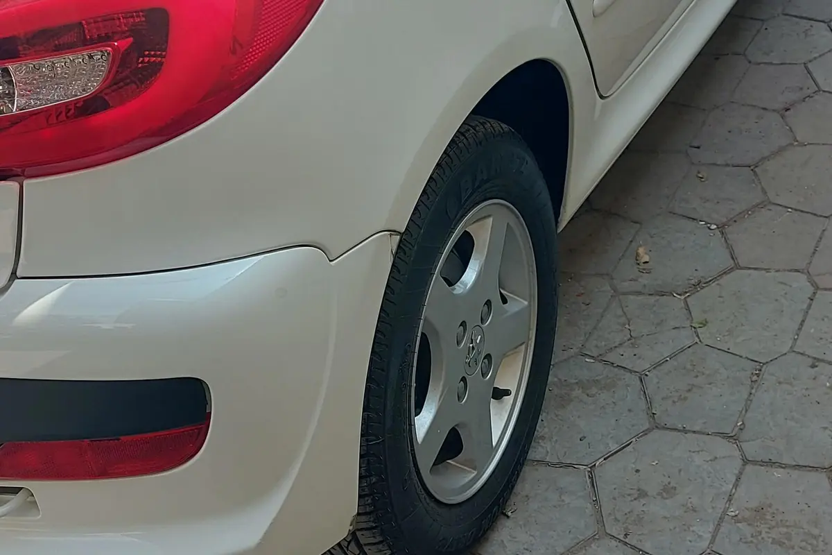 پژو،  207