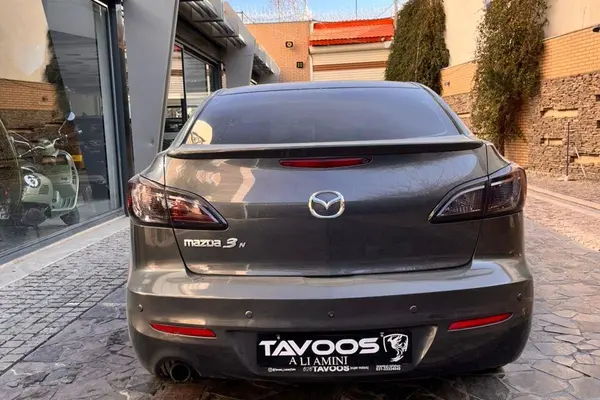 مزدا، 3 نیو صندوق دار