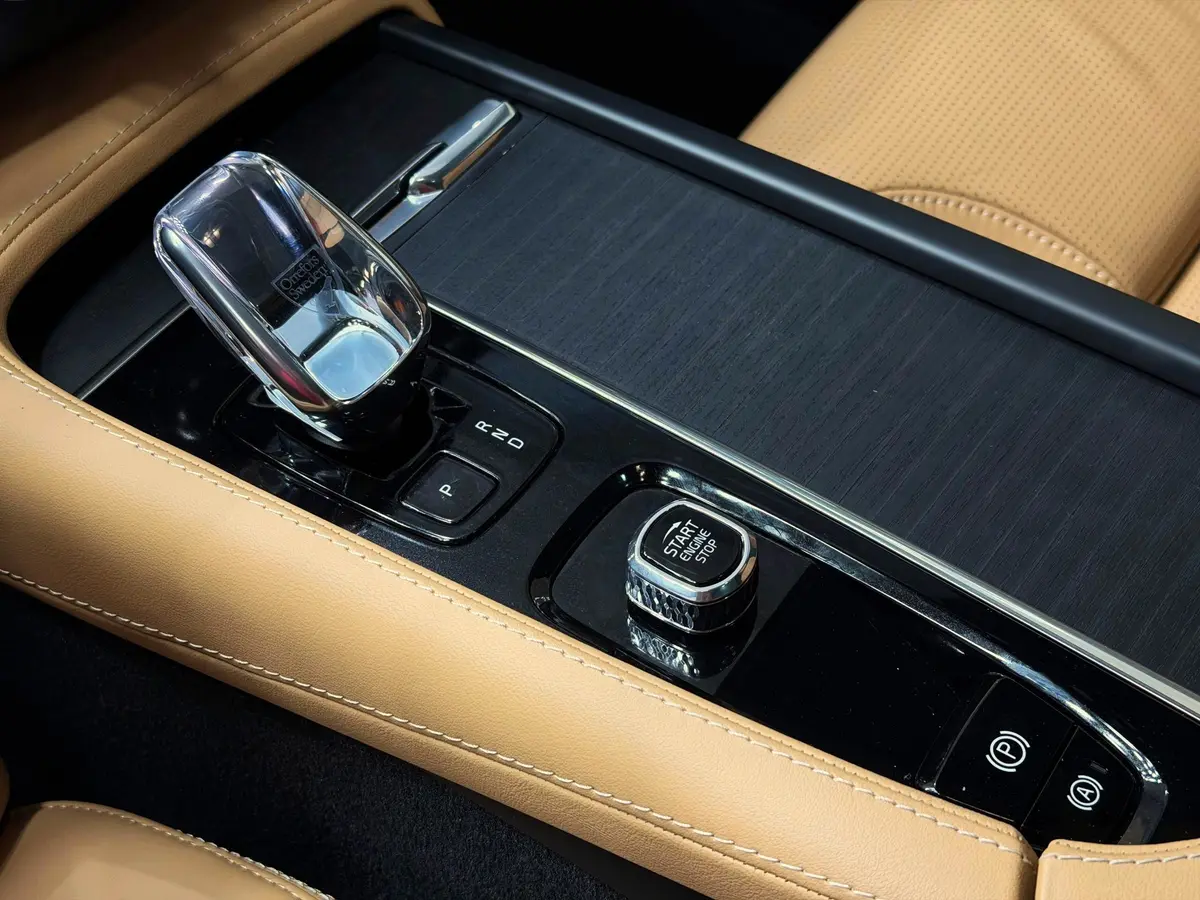ولوو،  XC90