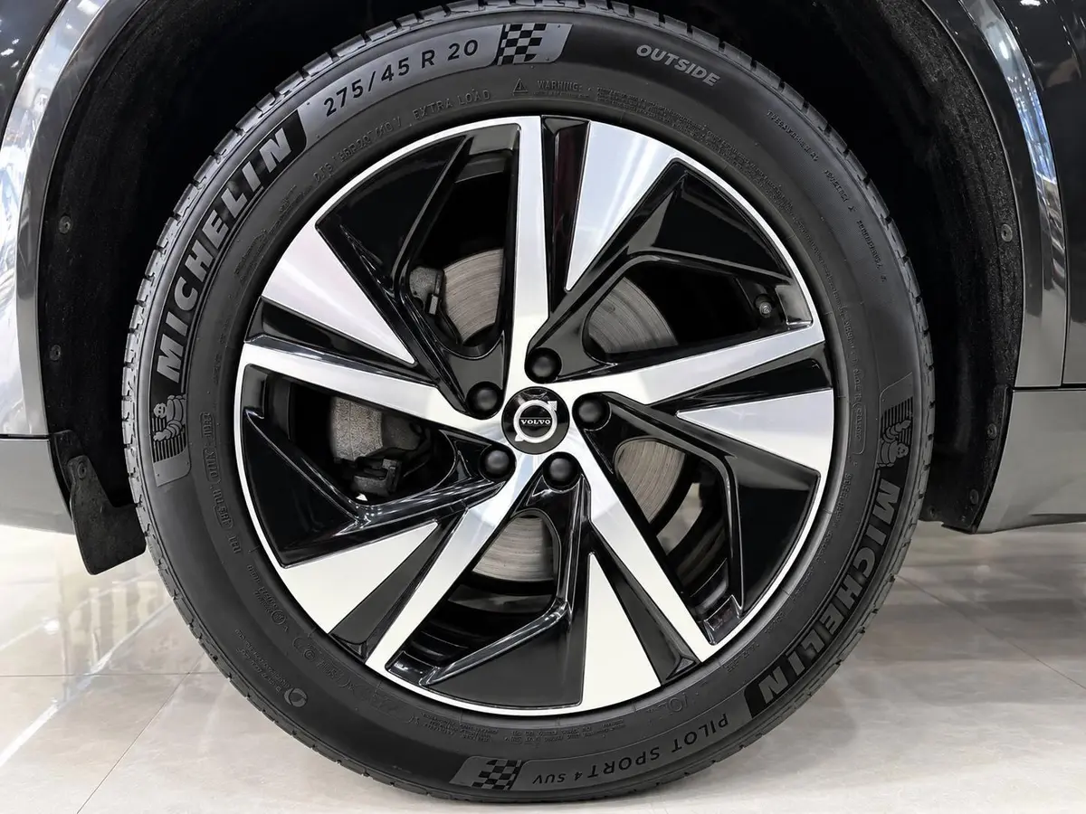 ولوو،  XC90
