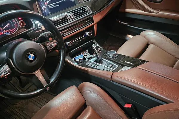 ب ام و، سری 5 سدان