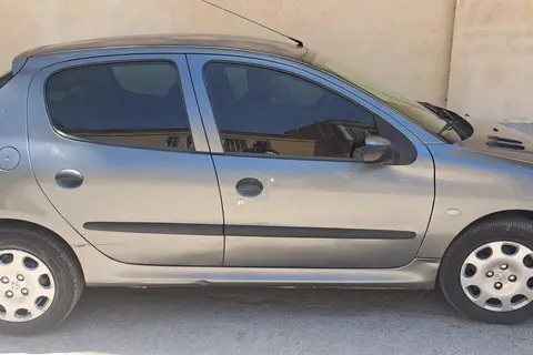 پژو، 206