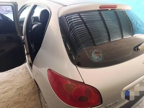 پژو، 206