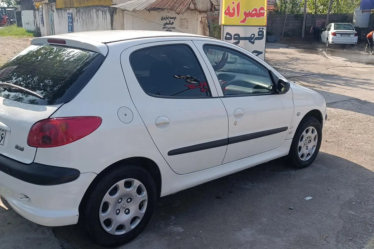 پژو،  206