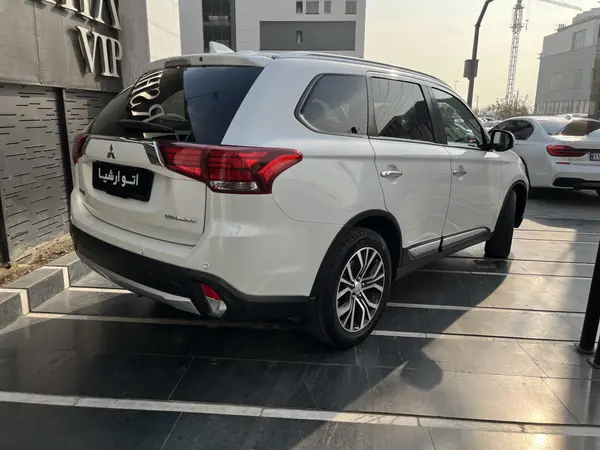 میتسوبیشی، اوتلندر