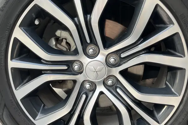 میتسوبیشی، اوتلندر