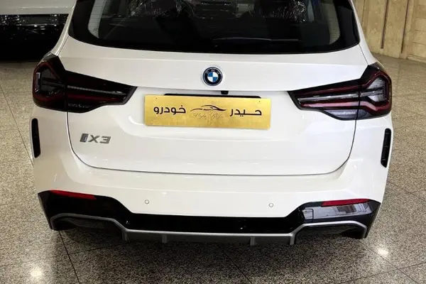 ب ام و  iX3