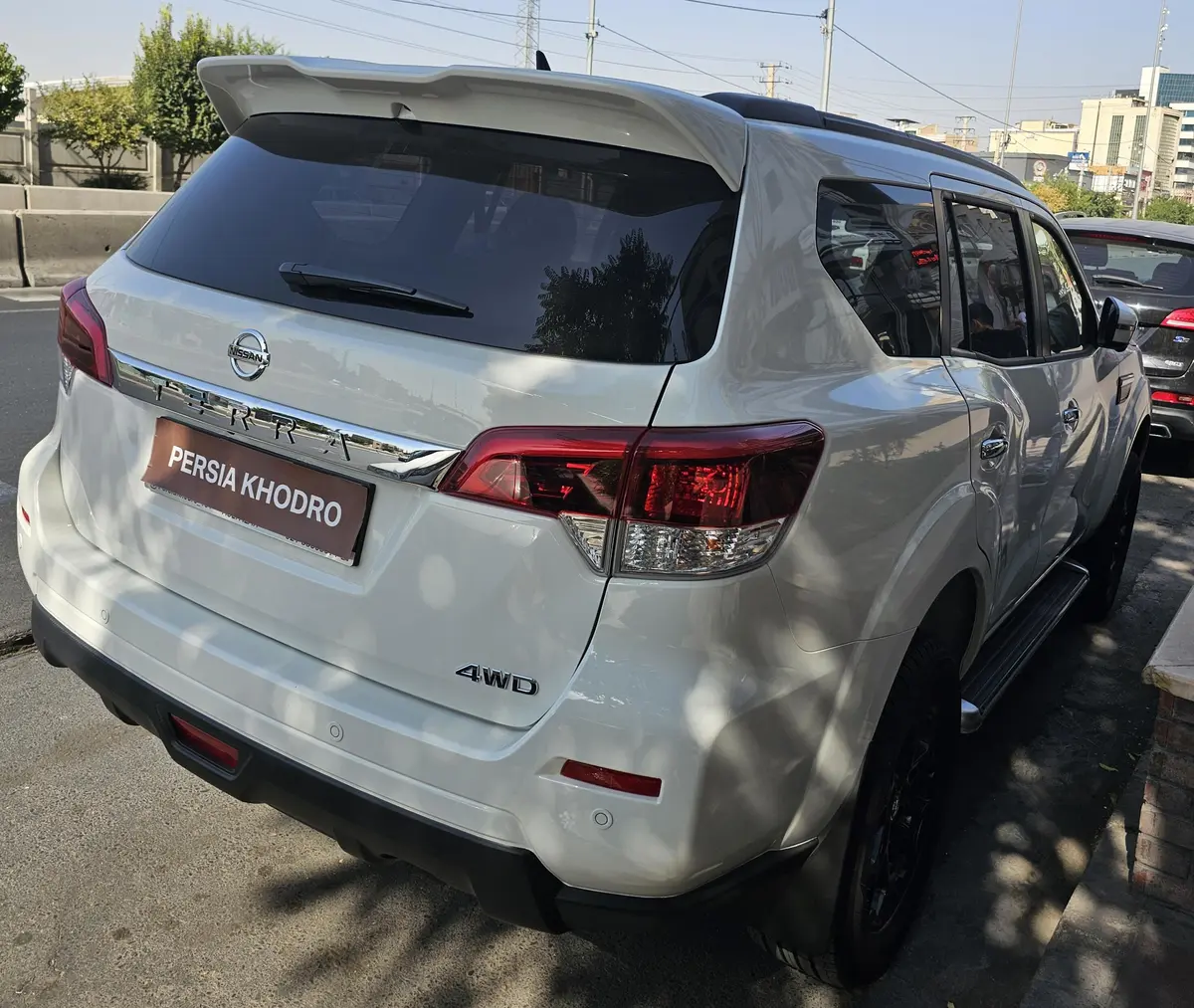 نیسان،  ترا