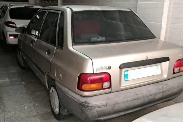 پراید، صندوق دار