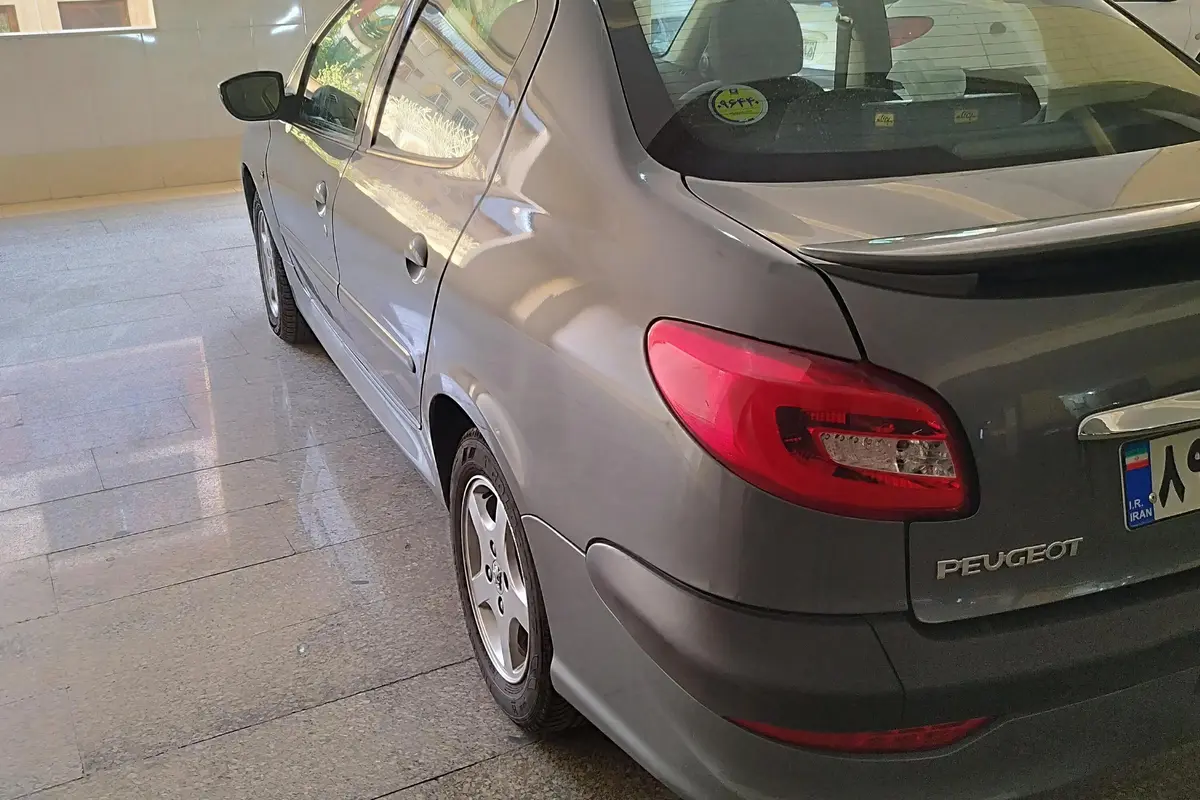 پژو،  207 صندوقدار