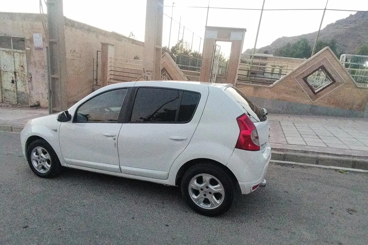 رنو،  ساندرو